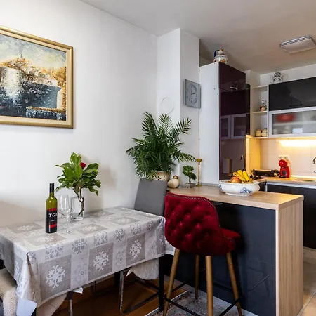 Renovated Center Roberto Apartment *