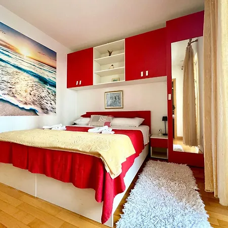 Renovated Center Roberto Apartman